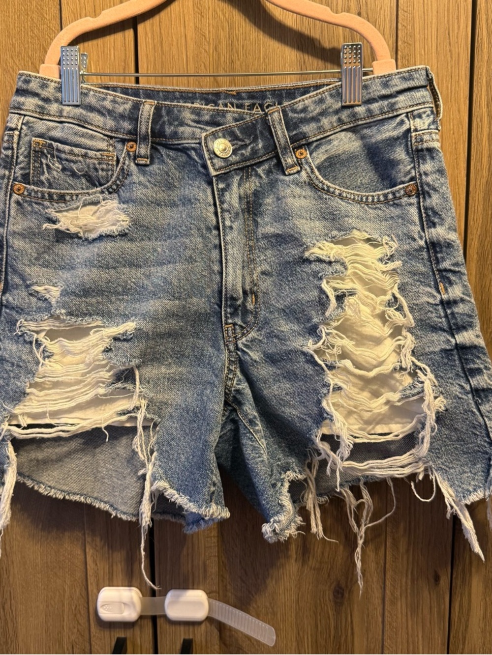 American Eagle Highest Rise Baggy Shorts Size 6 Distressed